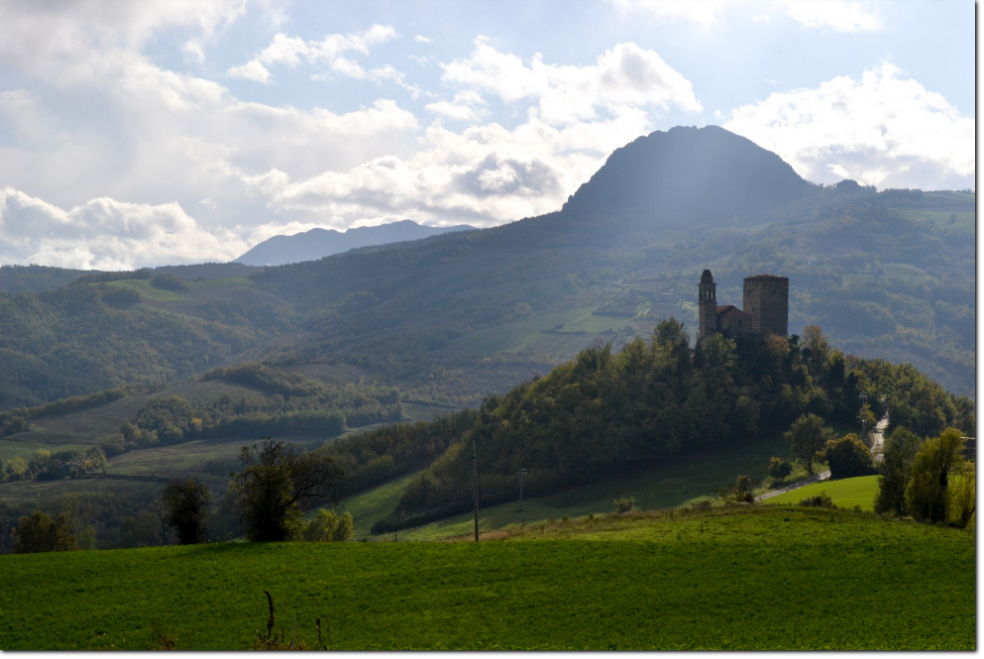La Pietra Parcellara - Travo Piacenza Agriturismo Le Due Noci San Giorgio di Bobbiano Travo Piacenza